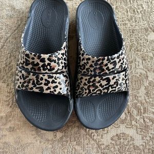 Oofos leopard slides